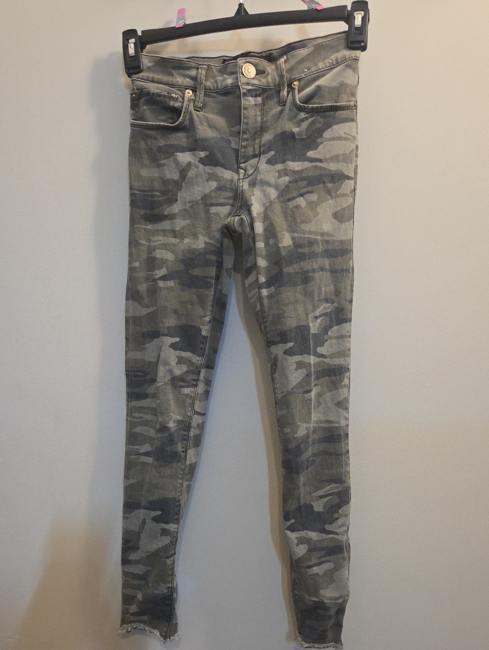 Women’s Grey Camo Skinny Jeans (Z200)